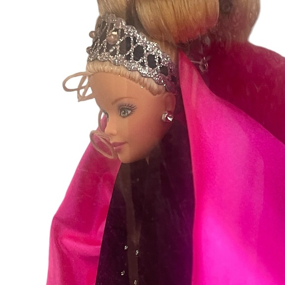 Happy Holidays Barbie Doll 1998
Special Edition Mattel #20200
NEW Vintage - Picture 3 of 11